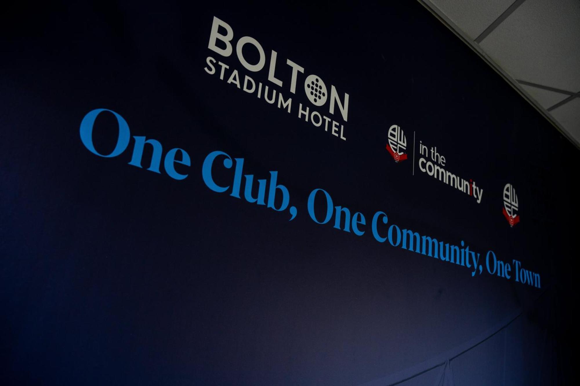 Bolton Stadium Hotel Esterno foto